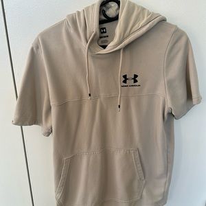 Men’s Medium UnderArmour Sleeveless Hoodie size Medium